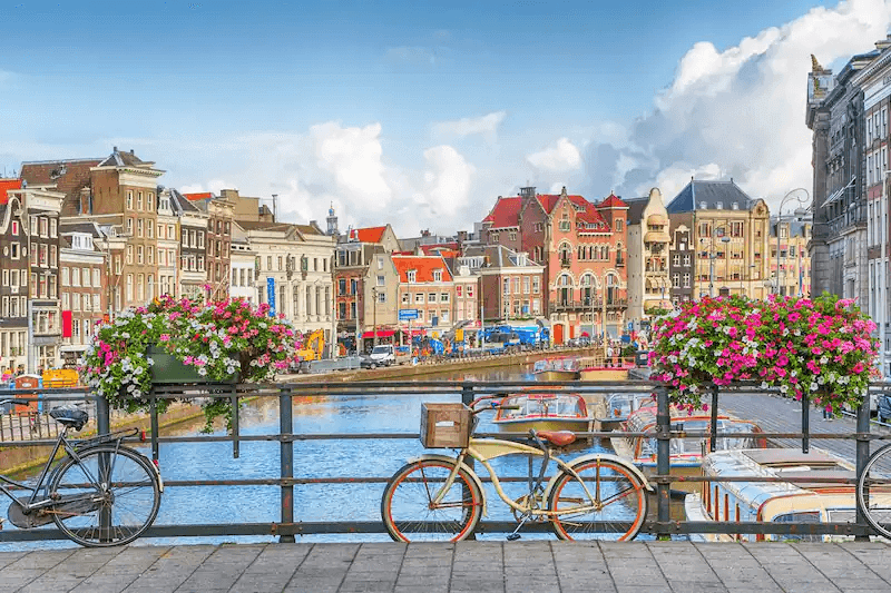 Why did Amsterdam become the capital of the Netherlands?