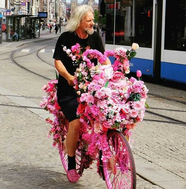 Bicycles-flowers-amsterdam
