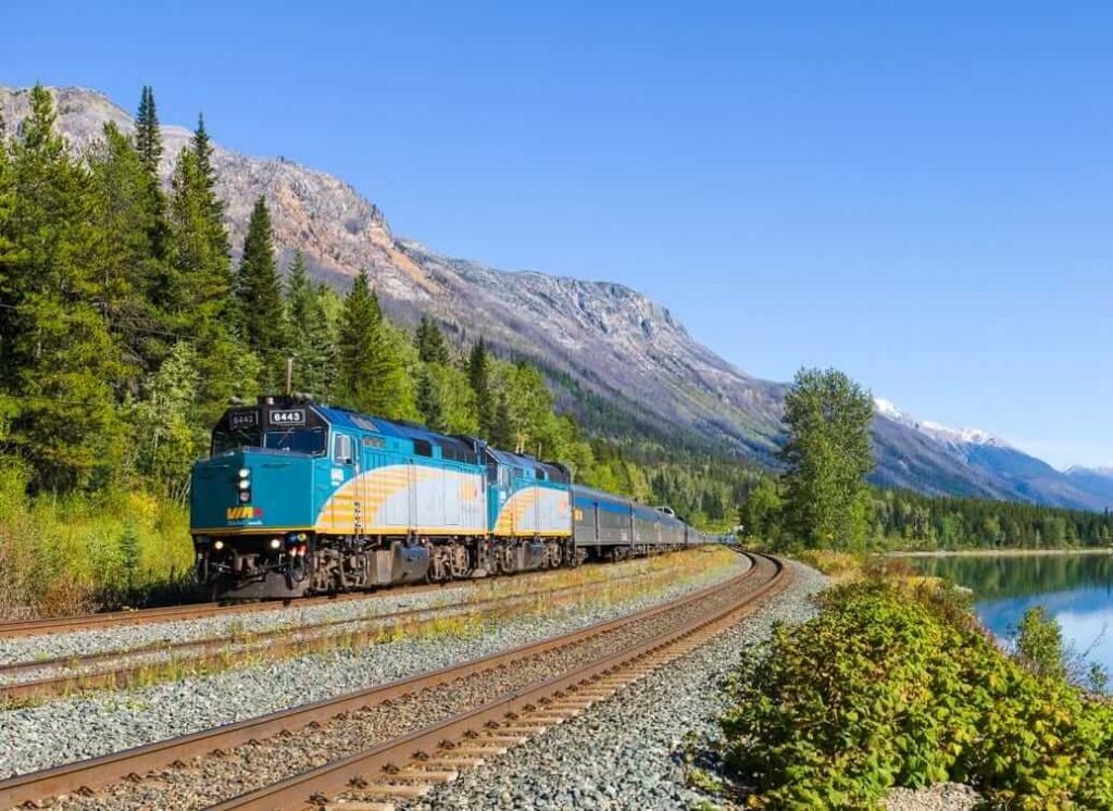 How-much-does-it-cost-to-take-the-train-across-Canada?
