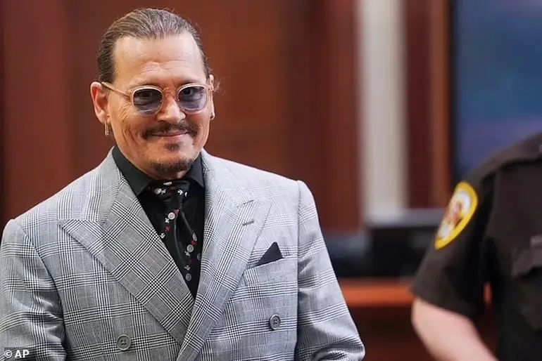 Johnny-Depp-at-trial