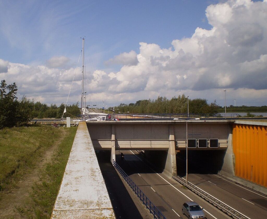 veluwemeer-aqueduct-water-bridge
