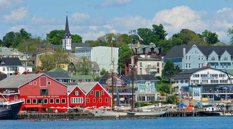 Bay-of-Fundy-town-Nova-Scotia