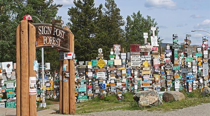 Sign-Post-Forest-canada