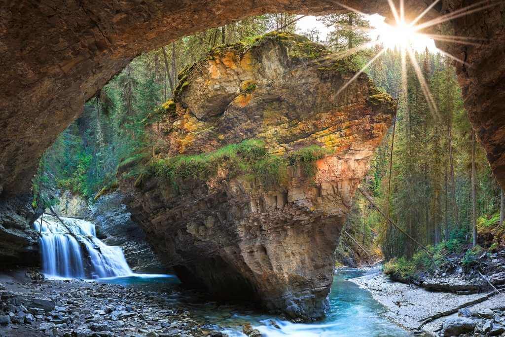 caves-In-Canada