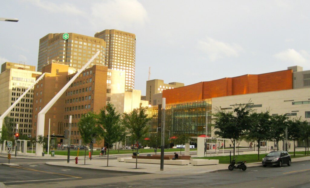 Montreal's-Entertainment-District