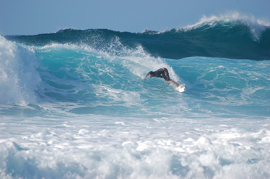 Surfer-Banzai-Pipeline-hawaii