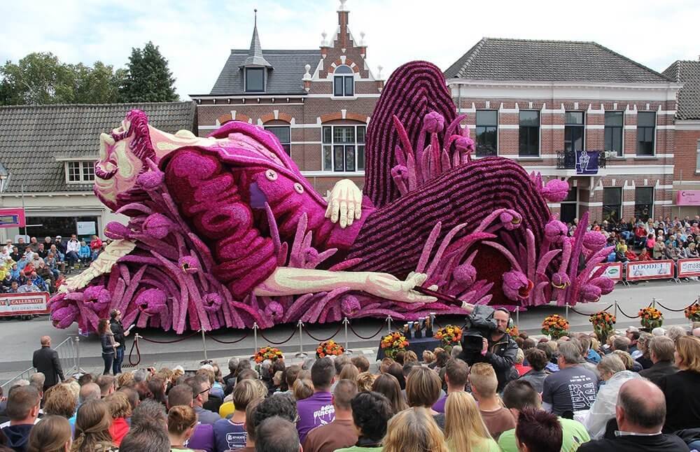 Netherlands-Canal-flower-parade