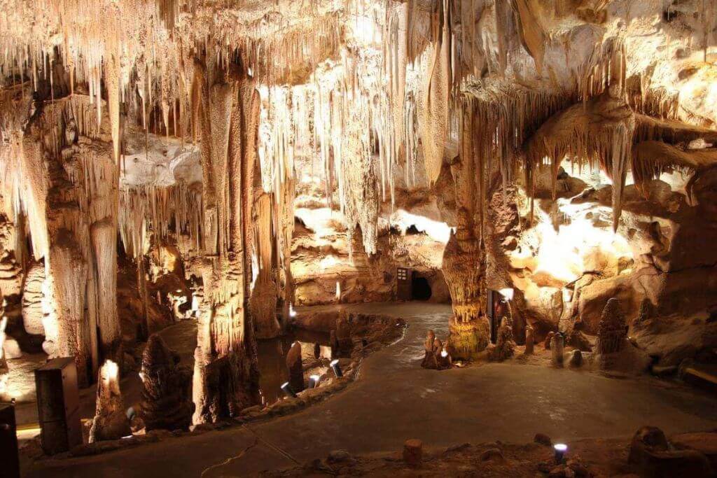 Tantanoola-Caves