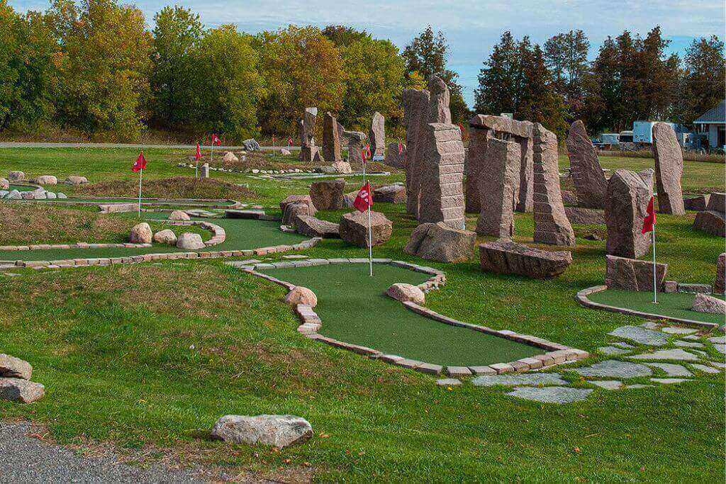 mini-golf-Dinosaur-Park-ontario