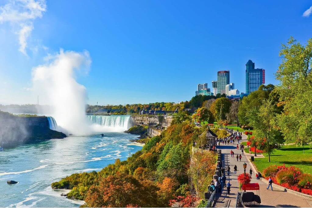 Niagara-Falls-best-destination-honeymoon-in-canada