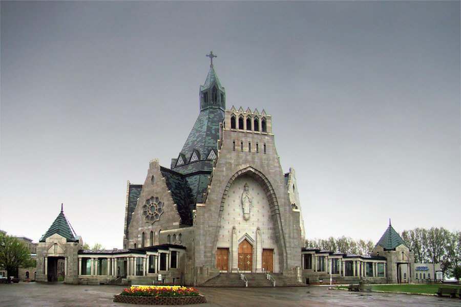 The-Basilica-of-Notre-Dame-du-Cap