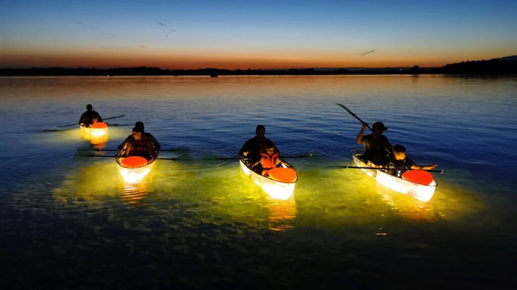 kayak-night
