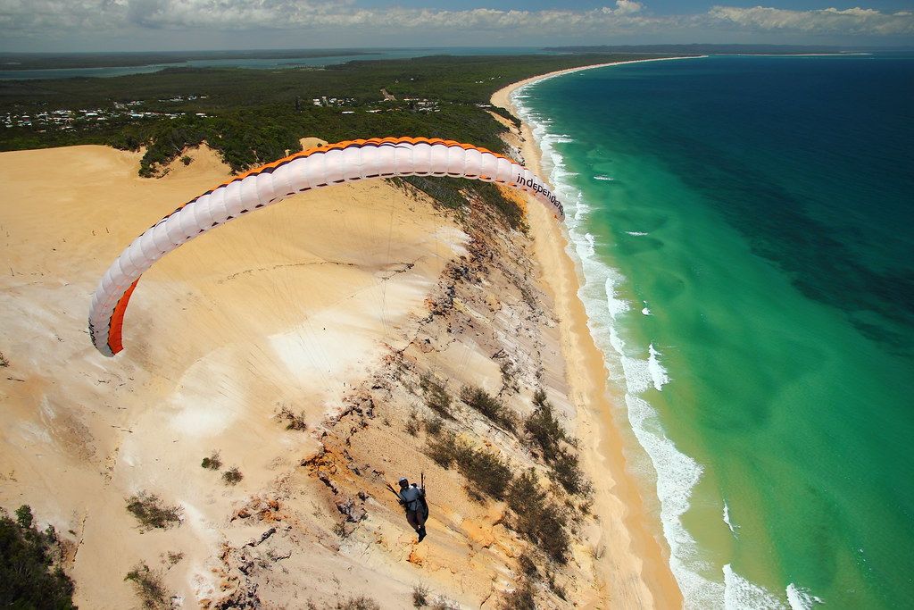 paragliding-in-rainbow-beach