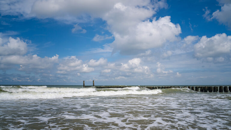Surfing-in-the-Netherlands-Domburg 