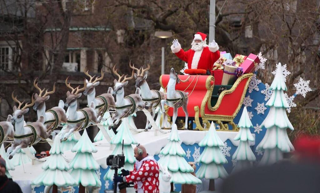 Santa-Claus-Parade-in-Toronto