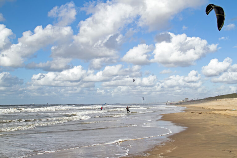 Kite-surfing-at-Zandvoort