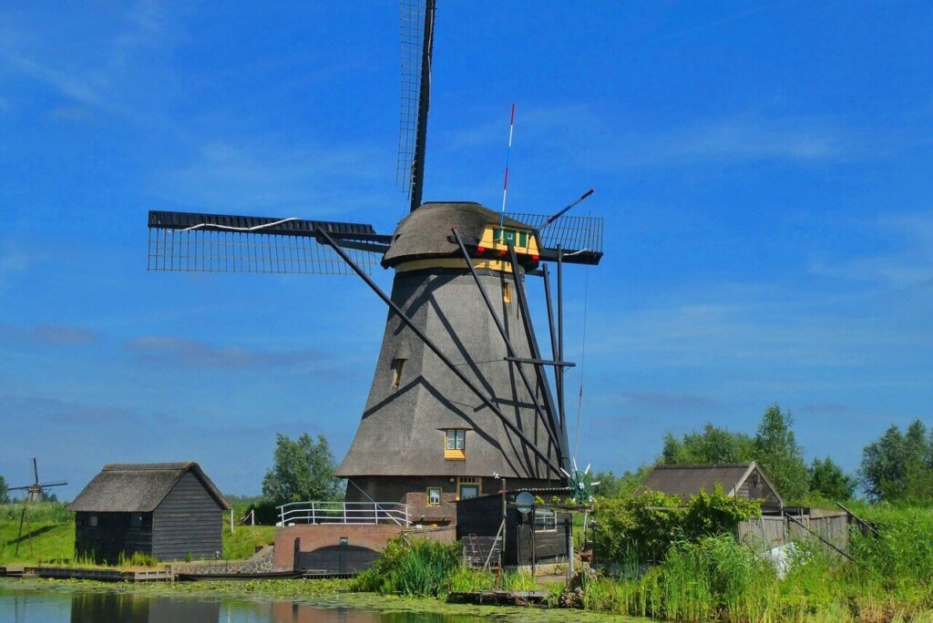 kinderdijk-Windmills-What-you-NEED-to-know-before-taking-an-ultimate-day-trip.