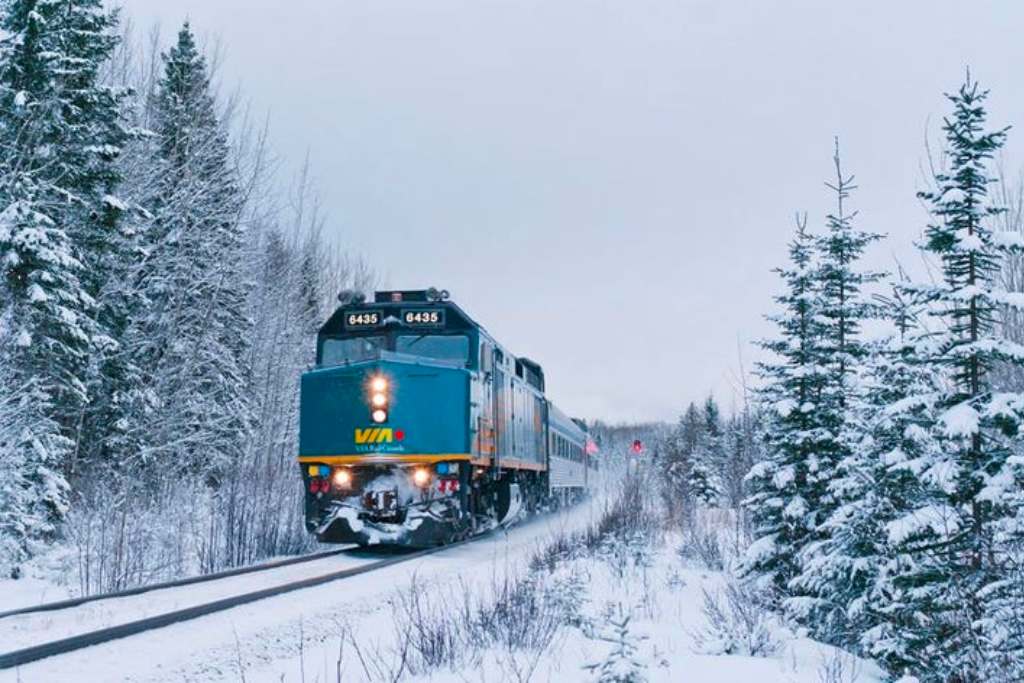 canada-Winter-Train