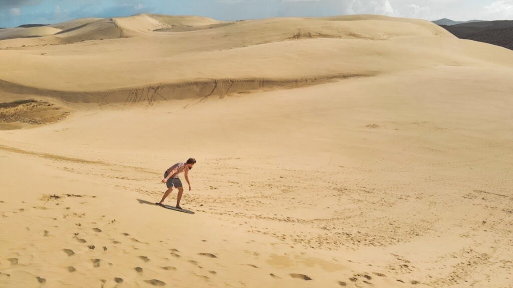 Te-Paki-Sand-Dunes-Sandboarding