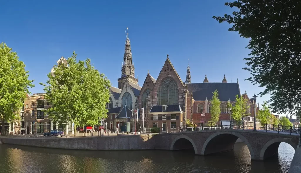 Oude-Kerk-oldest-church-in-amsterdam