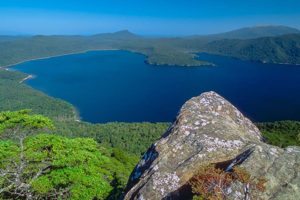 Lake-Hauroko-Lookout