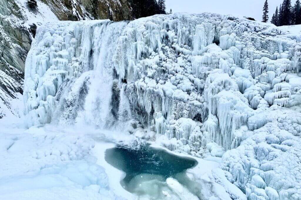 wapta-falls-winter