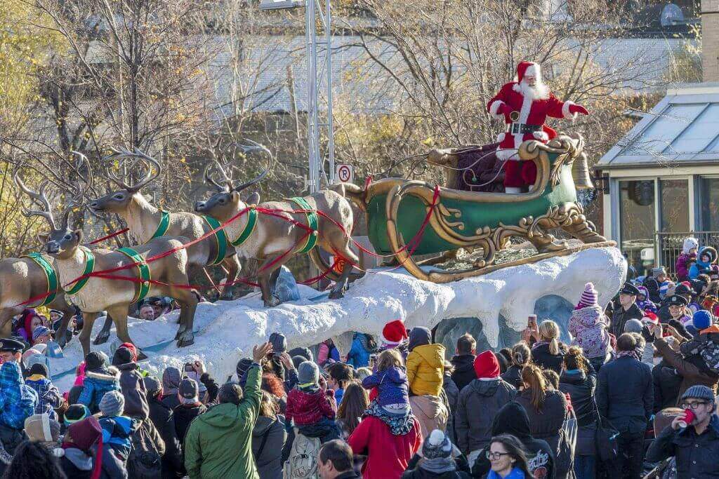 santa-claus-parade-montreal-winter