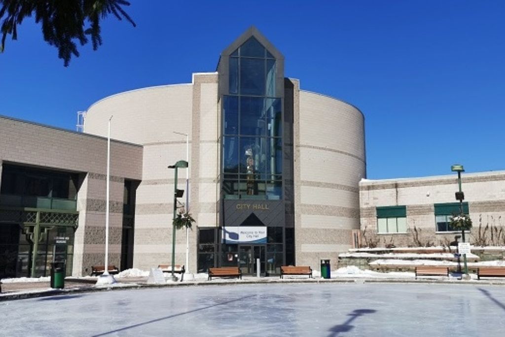 Barrie-City-Hall-attractions