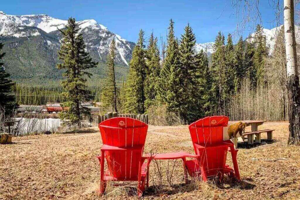 Red-chairs-at-picnic-area