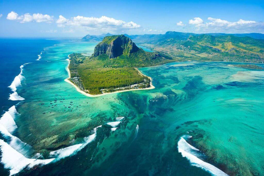 Underwater-Waterfall-Mauritius