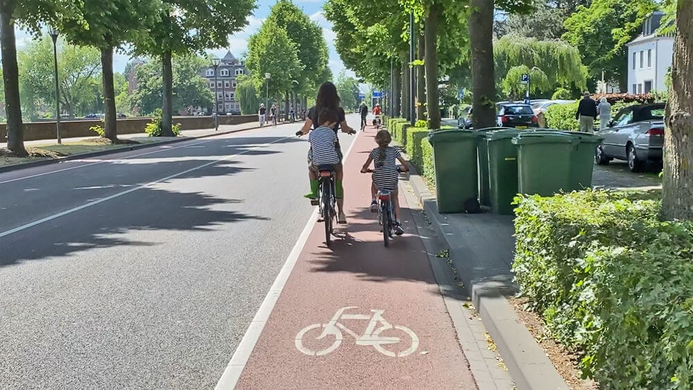 Cycling-in-netherlands-line