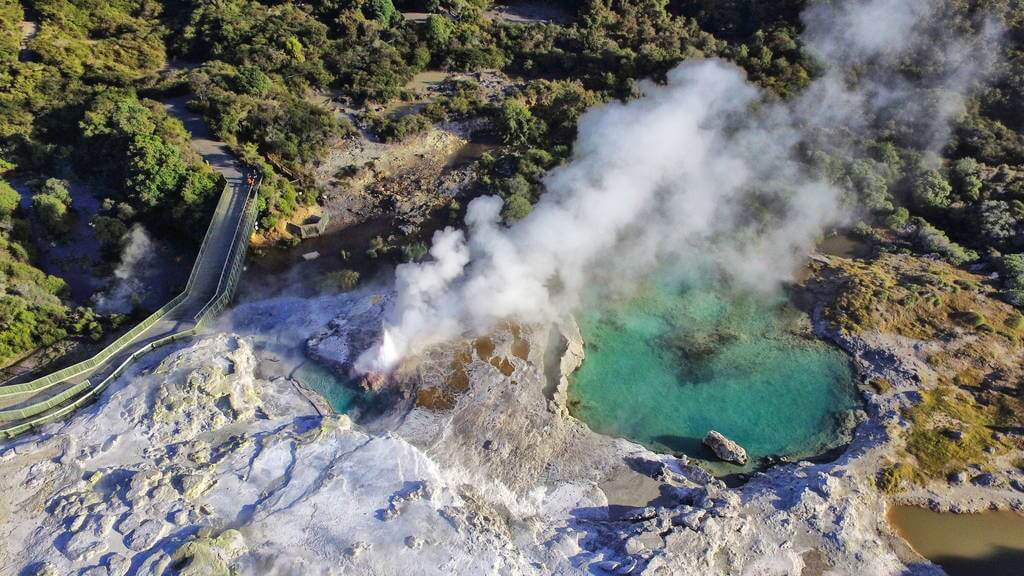 Hot-Springs-in-New-Zealand
