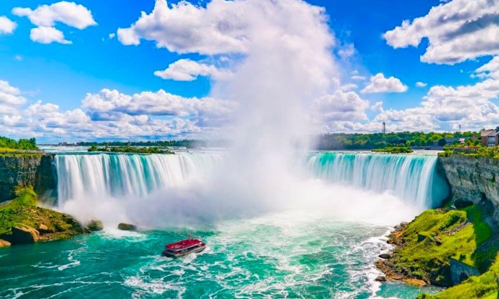 Niagara Falls-Canada-boat
