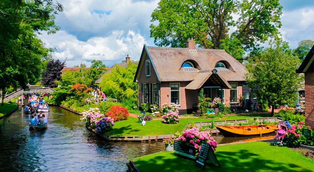 8 Wonderful Spots About Giethoorn, Netherlands You Did Not Know
