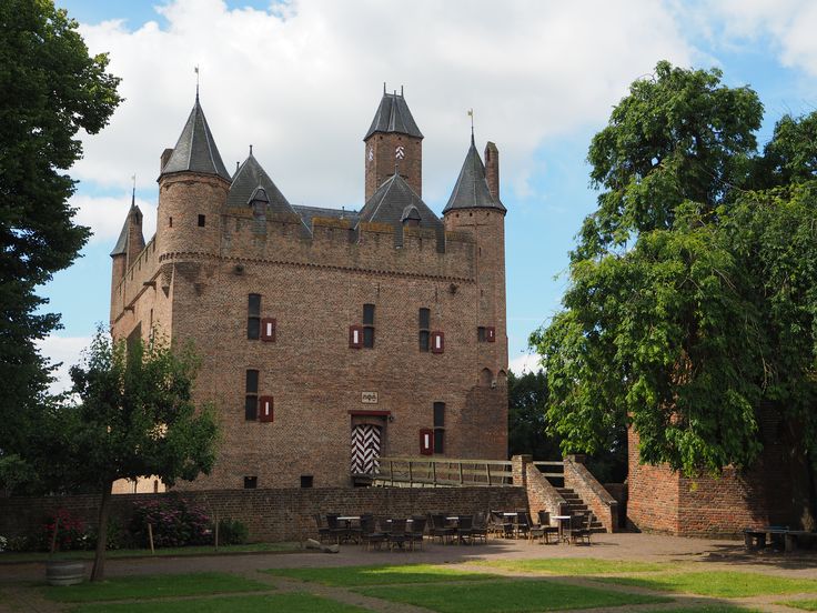 Castle-Doornenburg-Netherlands