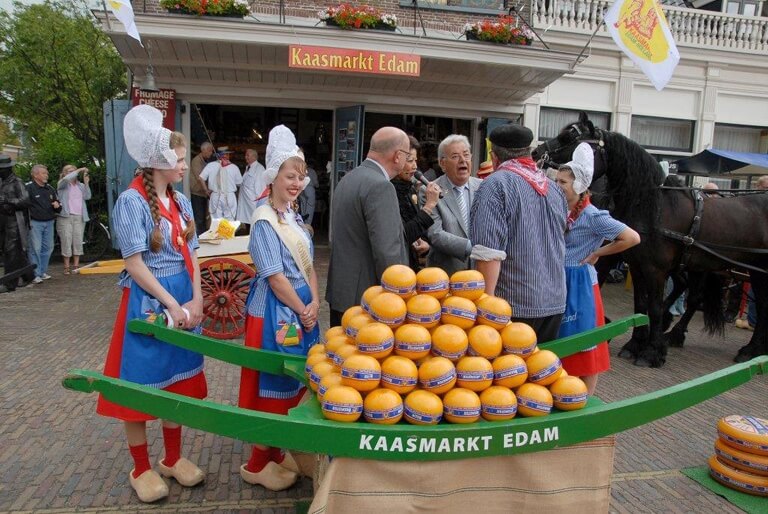 edam-cheese-market-in-the-netherlands
