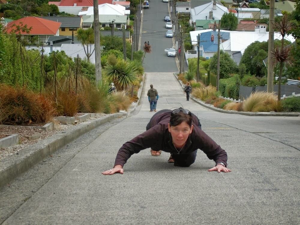 Baldwin-street-the-steepest-street-in-the-world-picture-optical-illusion