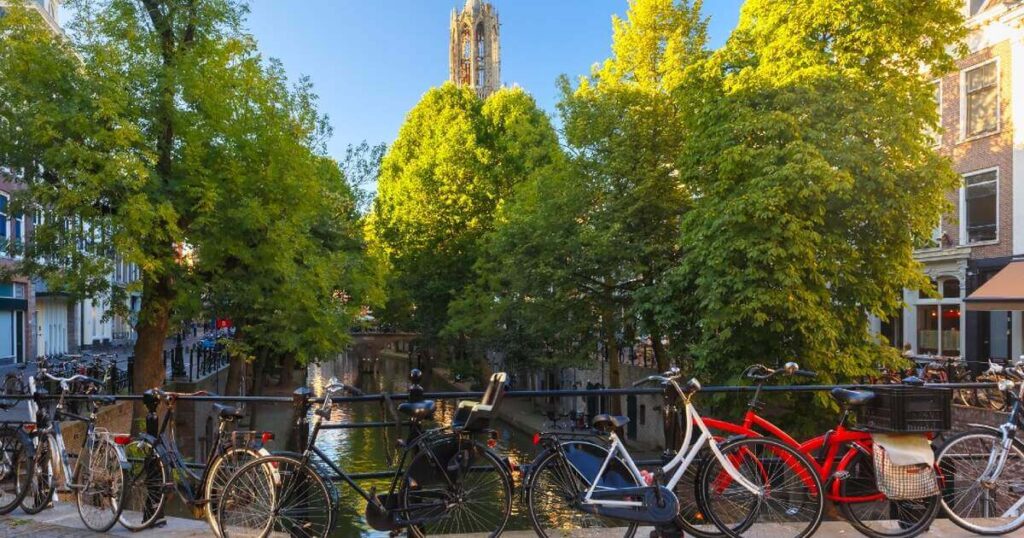 bikes-cycling-utrecht-netherlands