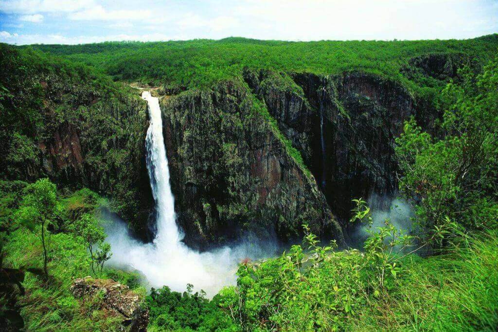 Wallaman-Falls-tallest-waterfall-in-australia