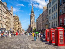 royal-mile-Edinburgh’s-Old-Town