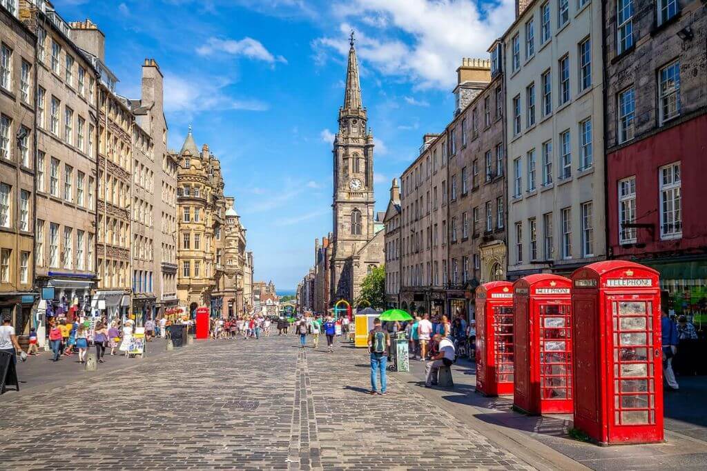 royal-mile-Edinburgh’s-Old-Town