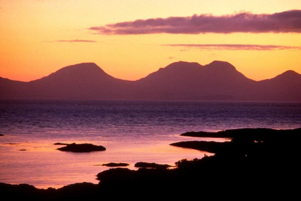 The-Paps-Of-Jura-c-Paul-Tomkins-and-VisitScotland-1200x800 (1)